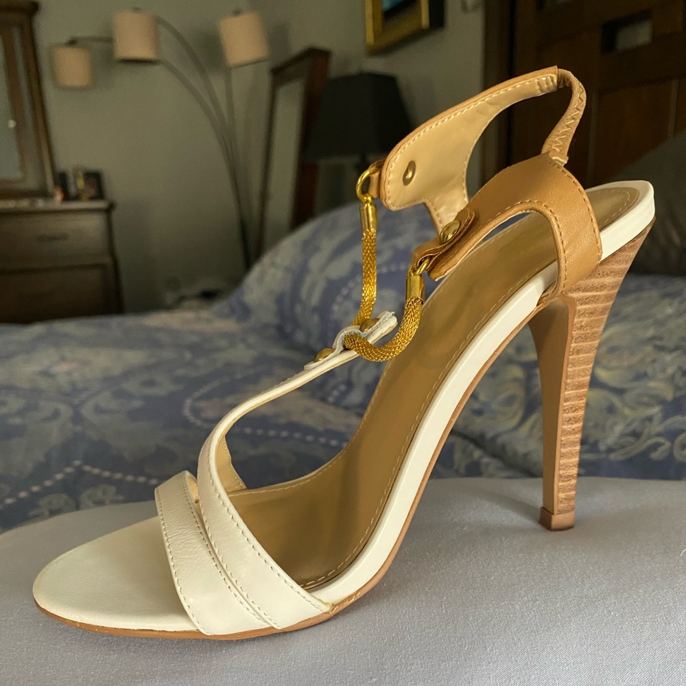 Victoria Secret’s white sandal heels size 6